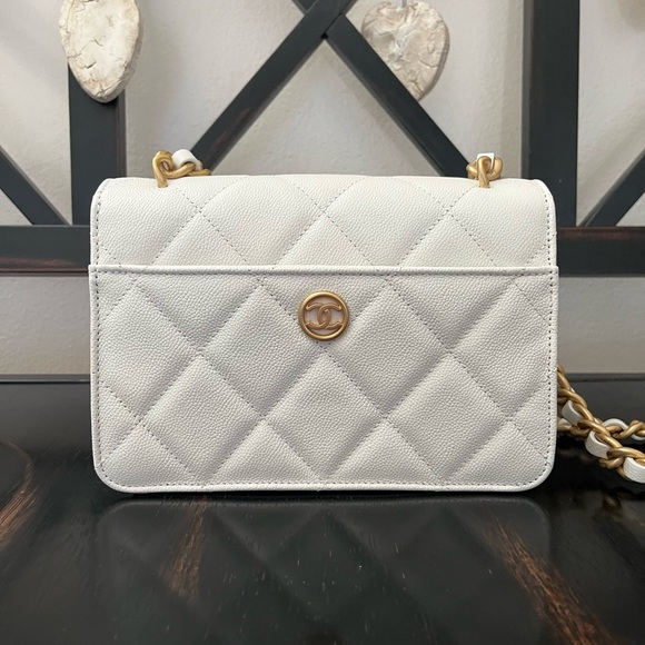 🩷🩷 NOT AVAILABLE BRAND NEW! GORGEOUS 24a WHITE CAVIAR FLAP BAG GHW - Picture 3 of 10